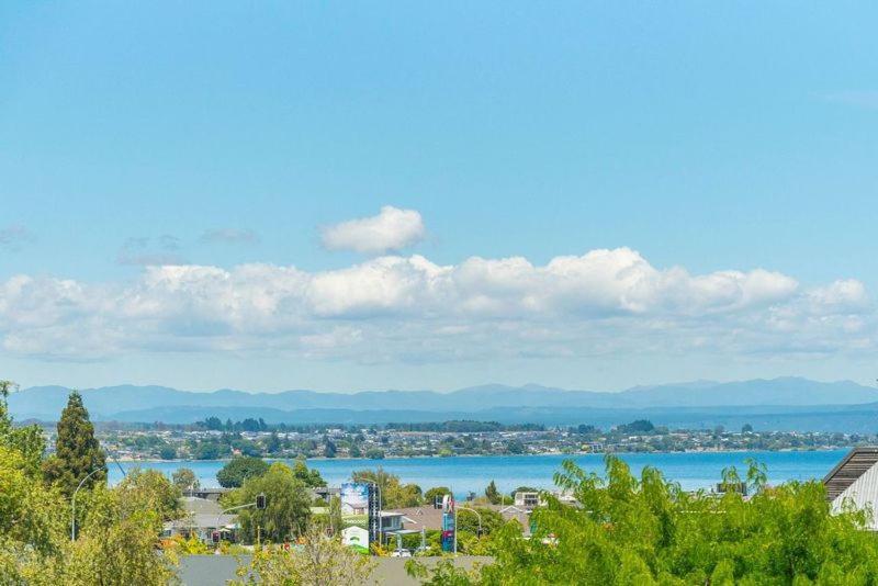 Lakeview Luxury - Taupo Holiday Apartment Exterior photo